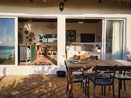 Pura Vida Tofo Beach House