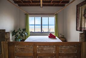Pura Vida Tofo Beach House