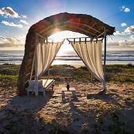 Pura Vida Tofo Beach House