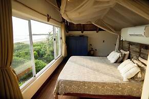 Pura Vida Tofo Beach House