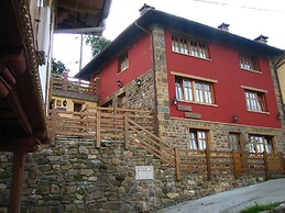Apartamentos Rurales La Portiella