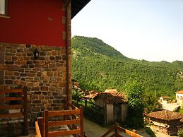 Apartamentos Rurales La Portiella