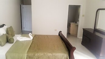 2 Bdrm Apartment at Runaway Bay