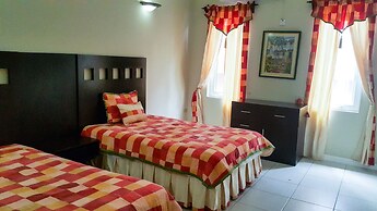 2 Bed Apt with Balcony at Runaway Bay