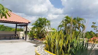 2 Bed Apt with Balcony at Runaway Bay