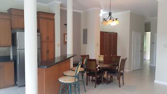 2 Bed Apt with Balcony at Runaway Bay