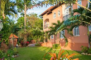 2 Bed Apt with Balcony at Runaway Bay