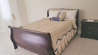 2 Bed Apt with Balcony at Runaway Bay