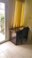 2 Bed Apt with Balcony at Runaway Bay