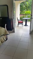 2 Bed Apt with Balcony at Runaway Bay
