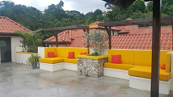 2 Bed Apt with Balcony at Runaway Bay