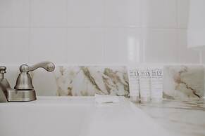 The Bayview Motel - Fort Frances, ON - Lakeside Motel