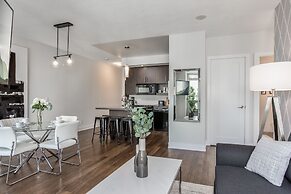QuickStay - Beautiful Toronto Condo, City Views