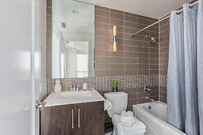 QuickStay - Beautiful Toronto Condo, City Views
