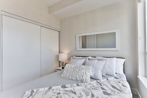 QuickStay - Beautiful Toronto Condo, City Views