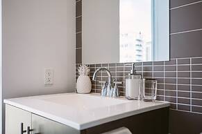 QuickStay - Beautiful Toronto Condo, City Views