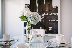 QuickStay - Beautiful Toronto Condo, City Views