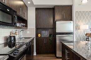 QuickStay - Beautiful Toronto Condo, City Views