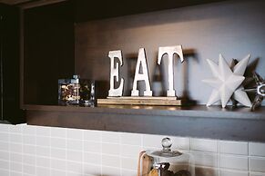 QuickStay - Beautiful Toronto Condo, City Views