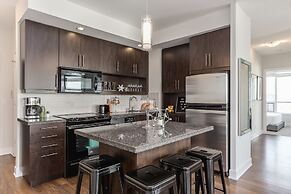 QuickStay - Beautiful Toronto Condo, City Views