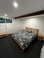 Spacious 2-Storey Home By The Bay: Sleeps 12