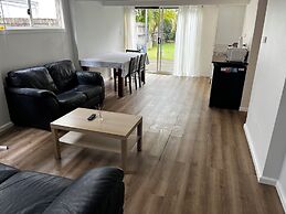 Spacious 2-Storey Home By The Bay: Sleeps 12