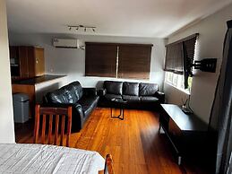 Spacious 2-Storey Home By The Bay: Sleeps 12