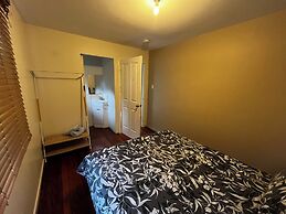 Spacious 2-Storey Home By The Bay: Sleeps 12