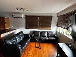 Spacious 2-Storey Home By The Bay: Sleeps 12