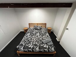 Spacious 2-Storey Home By The Bay: Sleeps 12