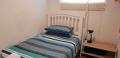 Spacious 2-Storey Home By The Bay: Sleeps 12