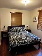 Spacious 2-Storey Home By The Bay: Sleeps 12