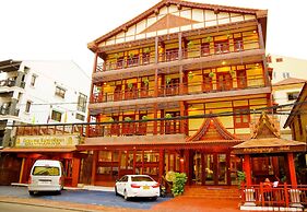 Chanthapanya Hotel