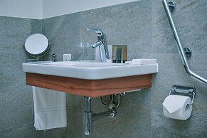 Crowne Plaza Dar es Salaam by IHG