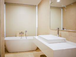 May Full Seaview Luxury Suite