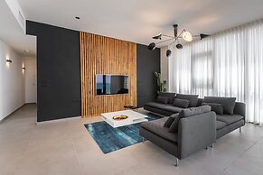 Front of Beach next to RoyalBeach Hotel