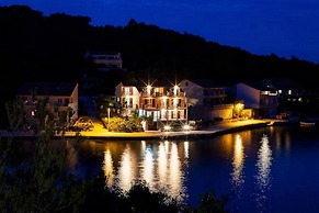 Apartments Malo Lago