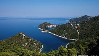 Apartments Malo Lago