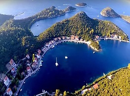 Apartments Malo Lago