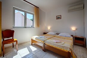 Apartments Malo Lago