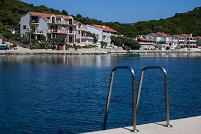 Apartments Malo Lago