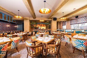 Home2 Suites by Hilton Chicago River North