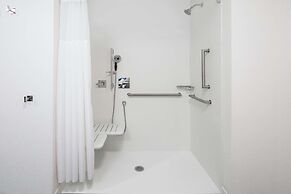  Hampton Inn & Suites San Diego Airport Liberty Station