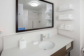  Hampton Inn & Suites San Diego Airport Liberty Station