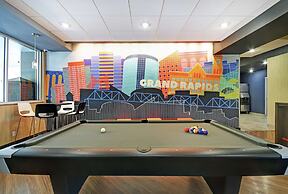 Tru by Hilton Grand Rapids Airport