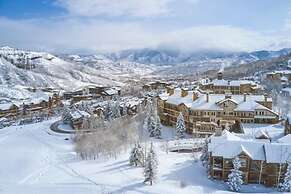 Ski in, Ski out, 2 Bedroom Luxury Residence in Snowmass Village