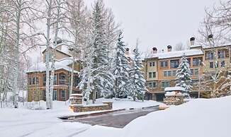 Ski in, Ski out, 2 Bedroom Luxury Residence in Snowmass Village