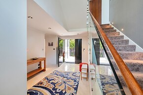 Elegant Sea-View Villa on the Northshore