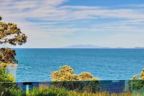 Elegant Sea-View Villa on the Northshore