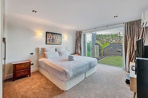 Elegant Sea-View Villa on the Northshore